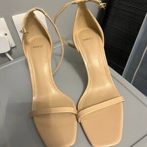 Mango Women’s nude Size 7 Cream heels